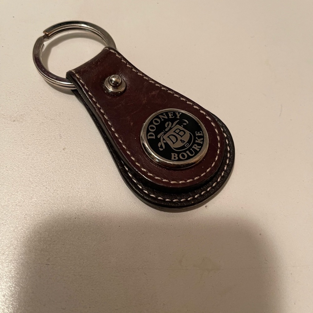 Dooney and bourke keys ring with beautiful brown leather kay holder - Picture 1 of 7